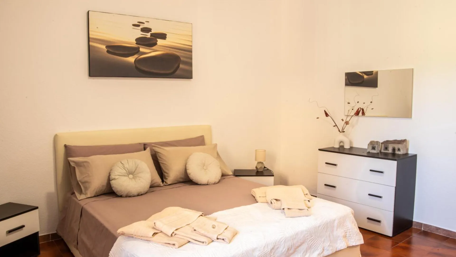 Casa Smeralda Olbia 0*,  Italia